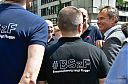 Dateiname=2015-07-06_Flagge_hissen_24719.jpg
Dateigröße=79KB
Abmessungen: 800x530
hinzugefügt am: 12. Juli 2015 2015-07-06_Flagge_hissen_24719.jpg